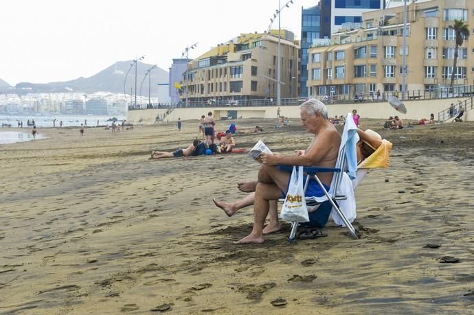 25-08-2020 LAS PALMAS DE GRAN CANARIA. Reportaje en la playa de Las Canteras (La Cícer) con las nuevas medidas Covid. Fotógrafo: ANDRES CRUZ  | 25/08/2020 | Fotógrafo: Andrés Cruz