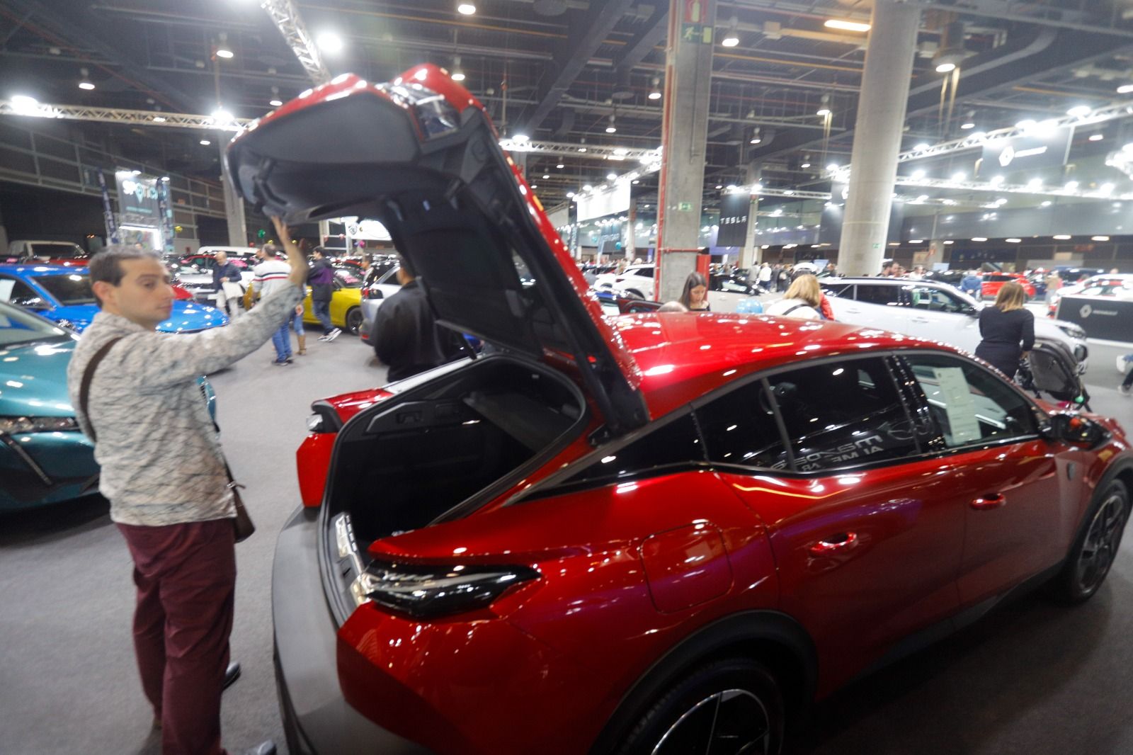 Llenazo en el primer fin de semana de la Feria del Automóvil en València