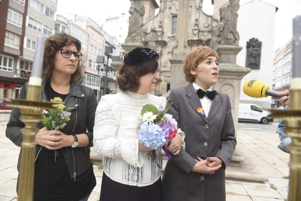 Recuerdan la primera boda entre dos mujeres, Marcela y Elisa, con un acto simbólico de homenaje celebrado en la iglesia de San Jorge en A Coruña.