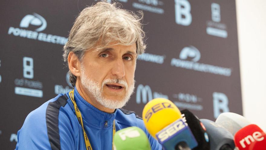 Pablo Alfaro, entrenador de la UD Ibiza, en una rueda de prensa.