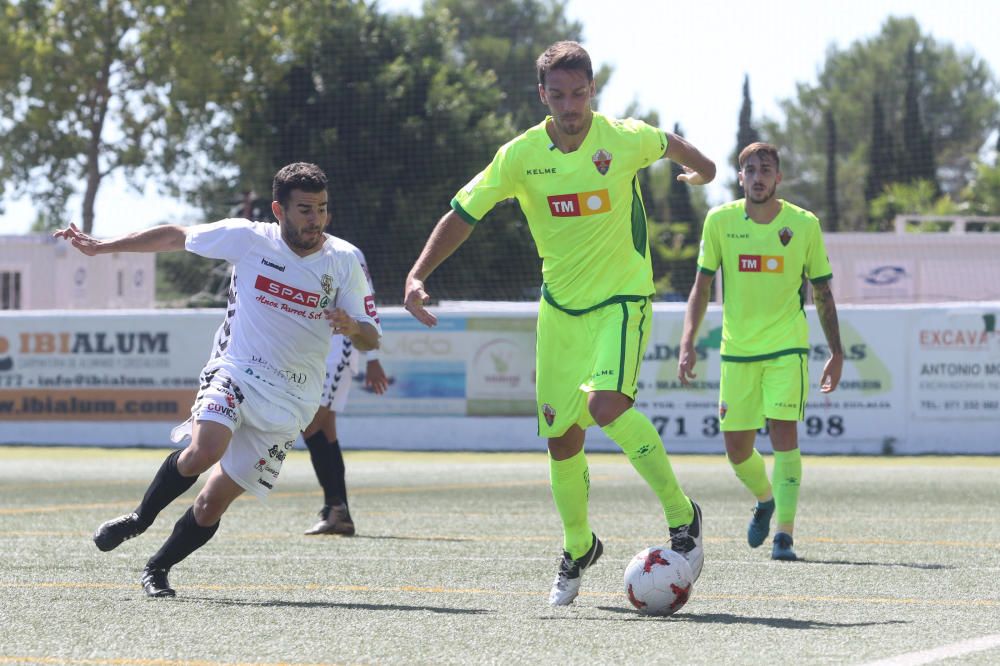 El Elche sufre para ganar y llega al derbi copero como líder