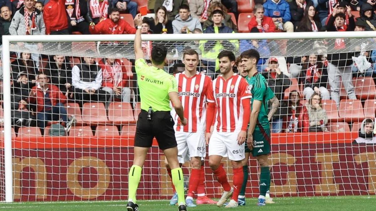 El momento de la expulsión de Róber Pier.