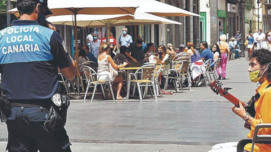 Una calle peatonal y de ocio en las Islas.