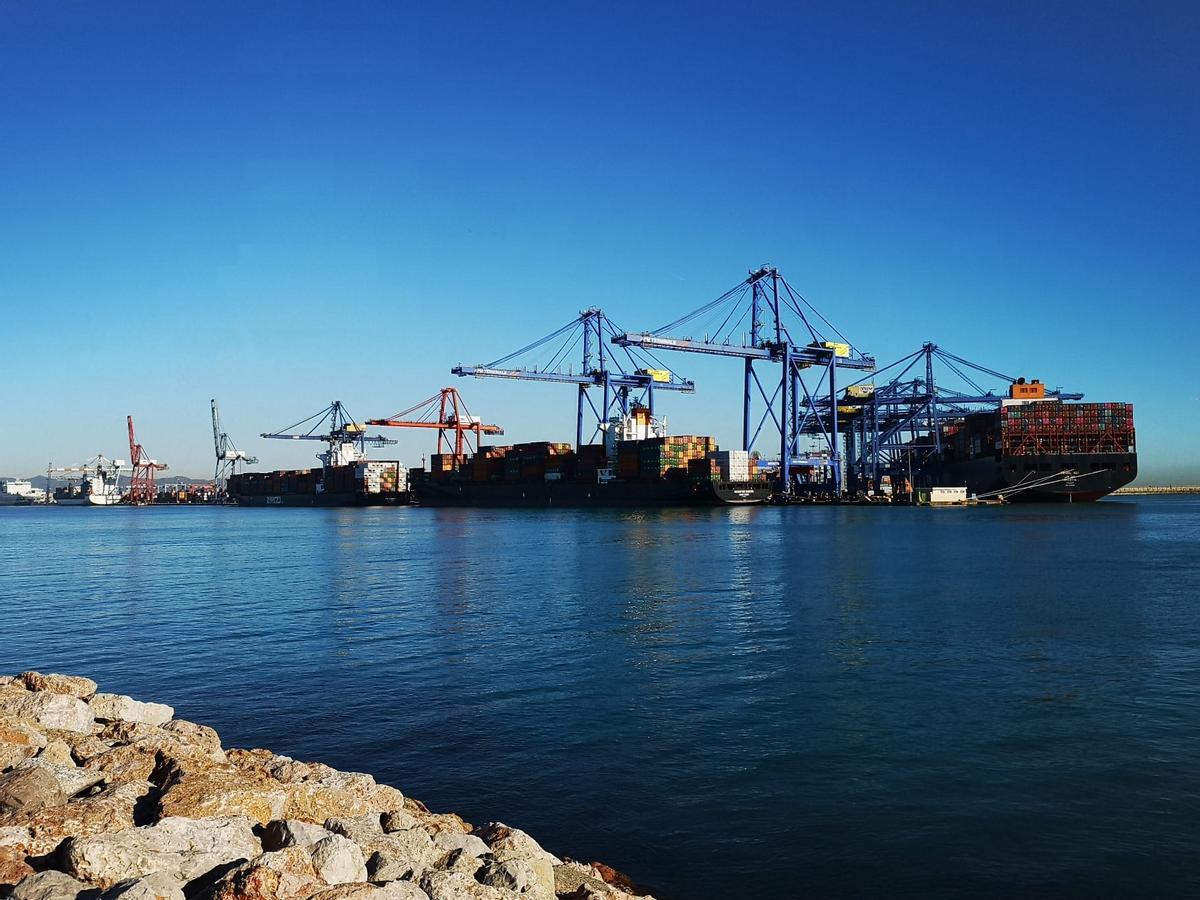 La Autoridad Portuaria de Valencia apoya proyectos intermodales a través de puntos de carga.