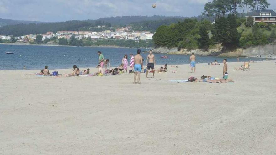 Vista de la playa de Gandarío, en el concello de Bergondo, en el verano de 2014.