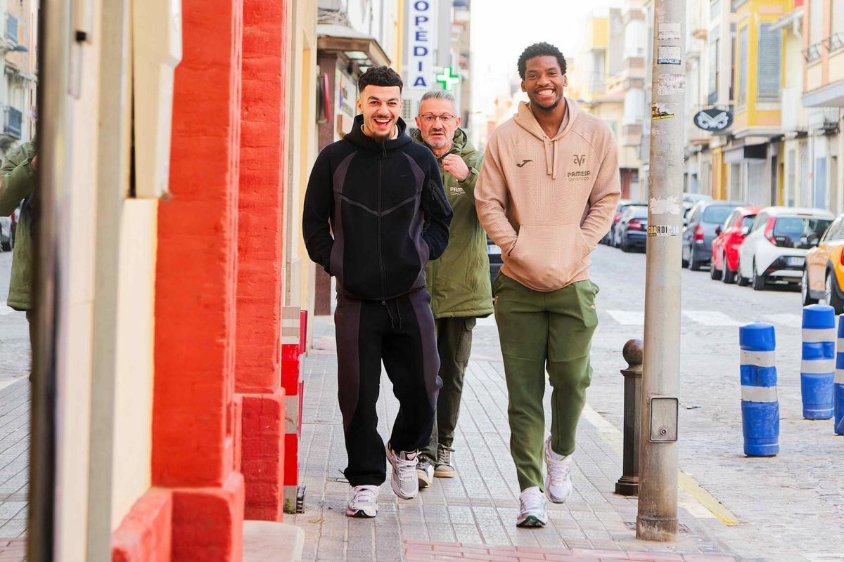 Galería | La afición del Villarreal, enloquecida con Willy Kambwala y el 'killer' Georges Mikautadze