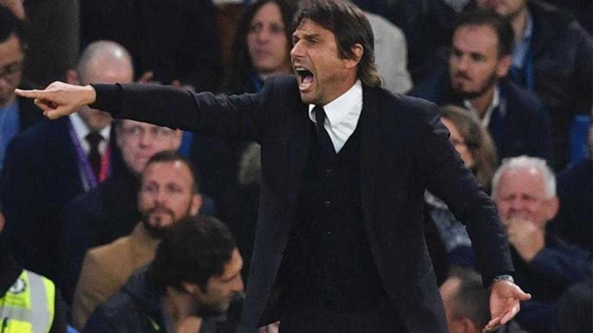 Conte, dando instrucciones durante el partido