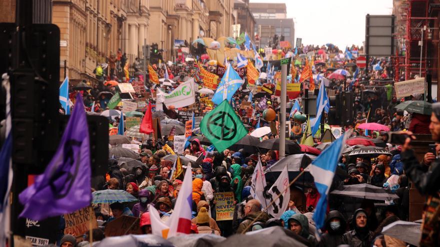 Milers de persones es manifesten a Glasgow per exigir &quot;justícia climàtica&quot;