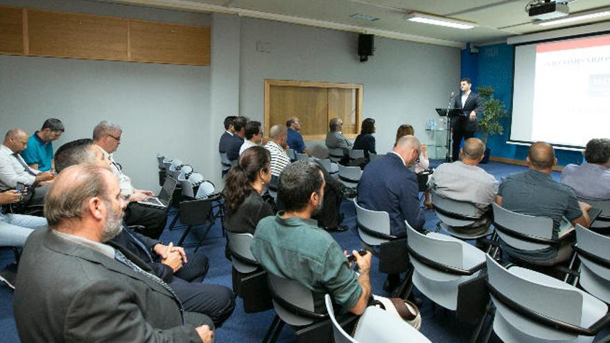 Inauguración de las jornadas técnicas sobre el Plan de Contingencias por Contaminación Marina de Canarias (Pecmar) en la sede de Plocan en Taliarte.