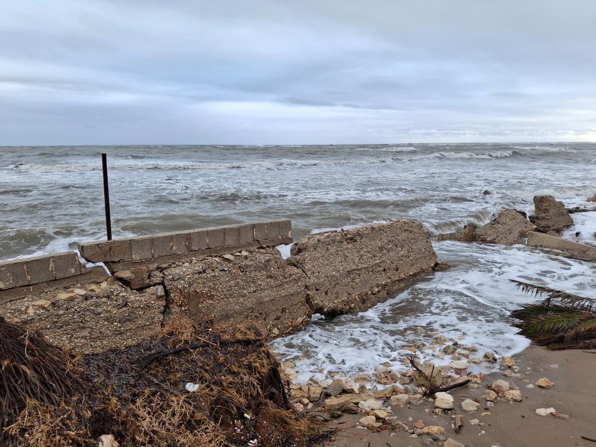 El estropicio del temporal Harry en las playas de Dénia y Xàbia (imágenes)