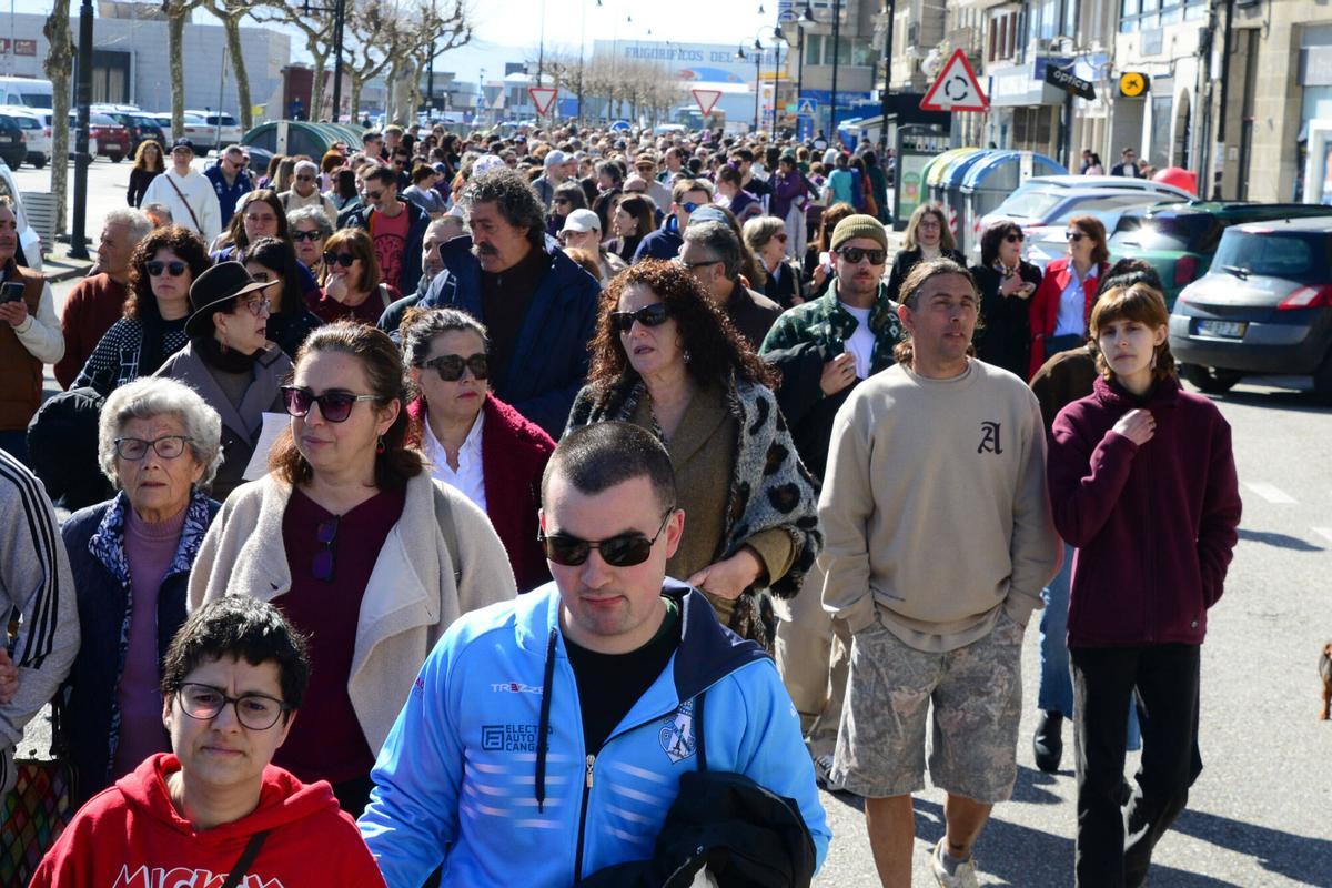 Centenares de personas se manifiestan por el Día de la Mujer Trabajadora en Cangas