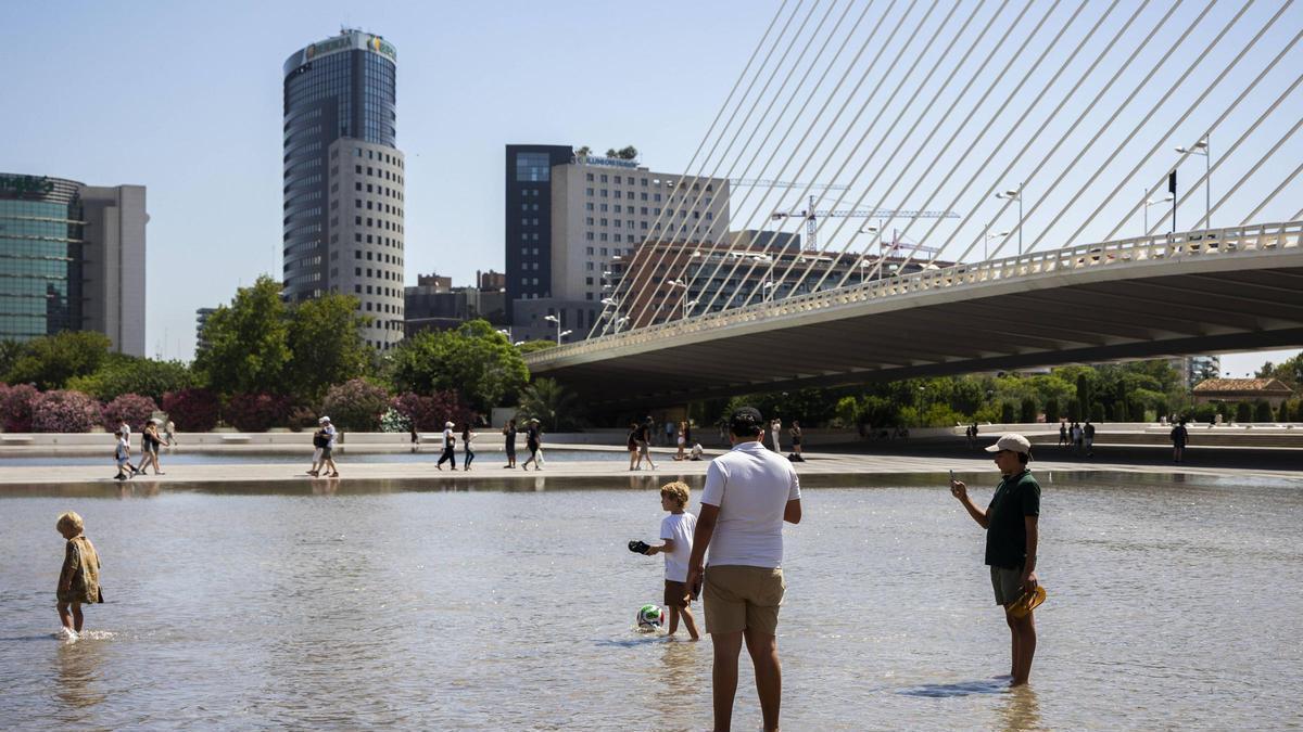 Una jornada de calor intenso en València en una imagen de archivo