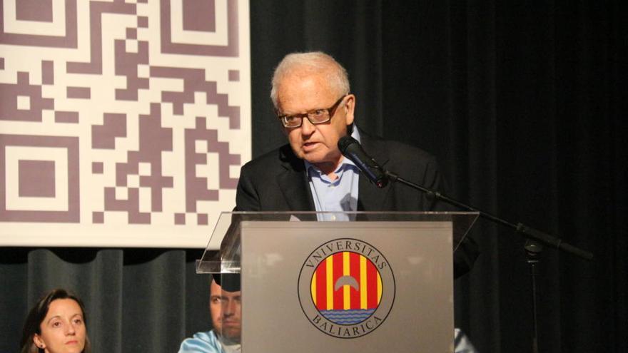 VicenÃ§ Jasso, en la ceremonia de graduaciÃ³n de EducaciÃ³n de la UIB en 2016