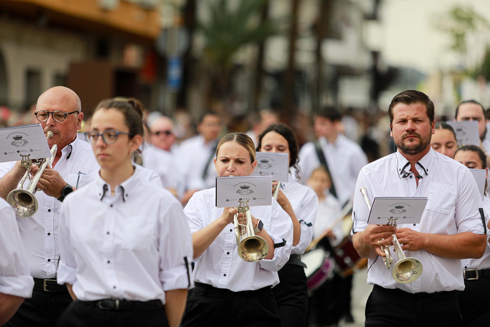 Mira aquí todas las imágenes del Primer Diumenge de Maig en Santa Eulària