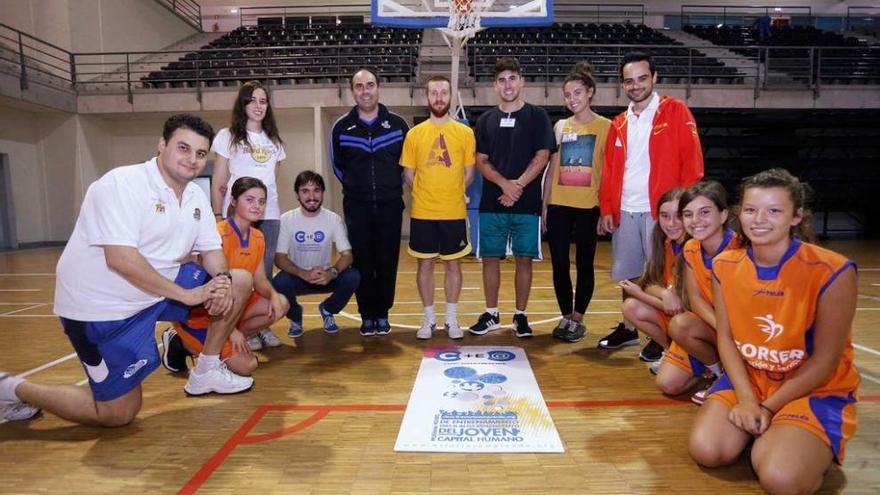 Participantes en el programa, en las instalaciones deportivas del Quirinal.