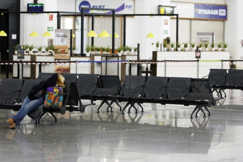 El Aeropuerto de Málaga completamente vacío por el coronavirus.