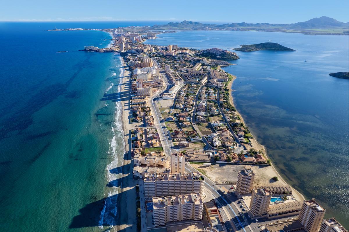Este cordón litoral tiene unos 22 kilómetros de longitud