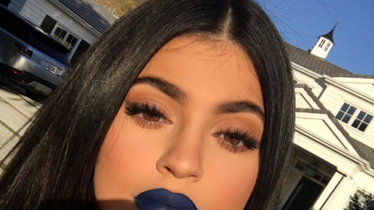 Kylie Jenner con labios azules