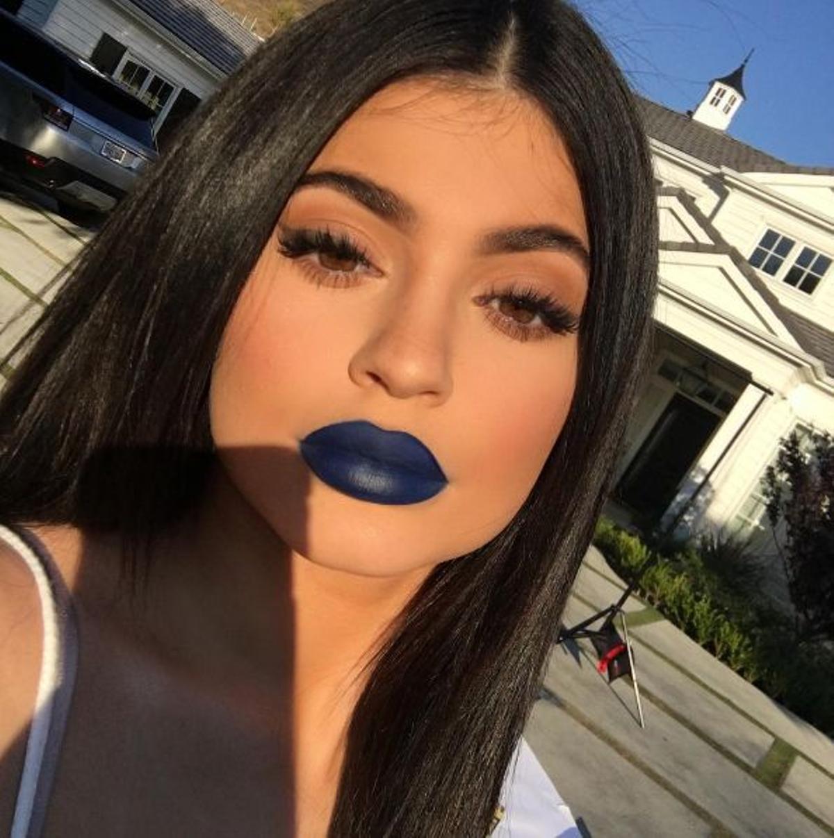 Kylie Jenner con labios azules