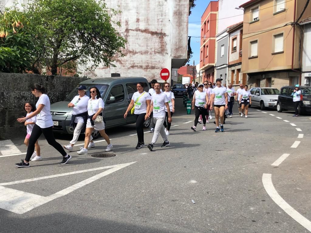 Participantes en la carrera contra el cáncer desarrollada en O Grove.