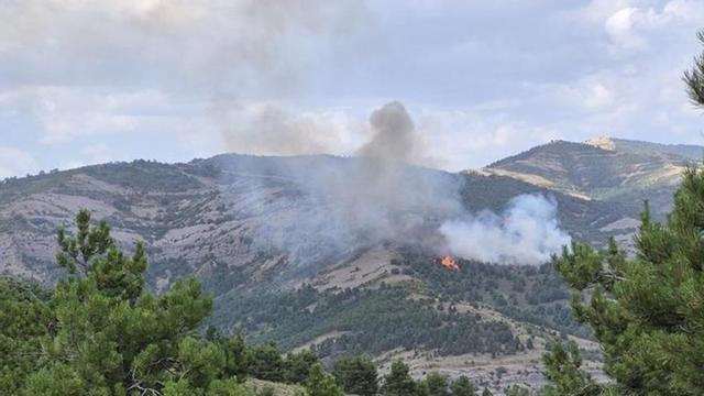 Incendi forestal en una zona d'accés difícil a Tremp