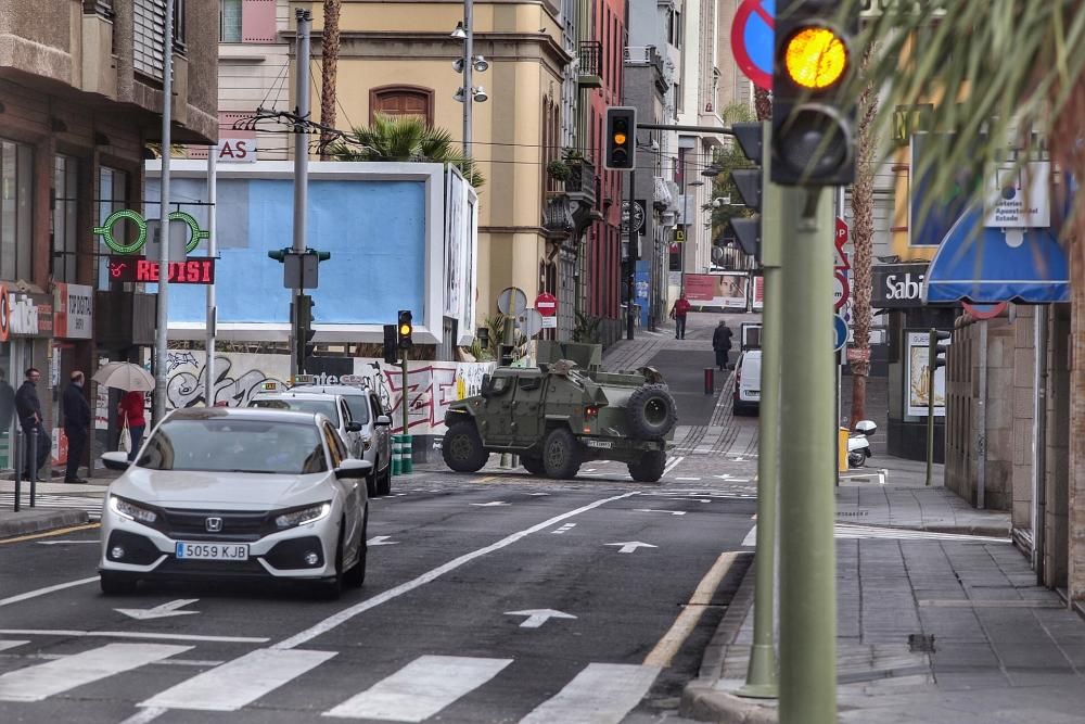 Militares patrullando por Santa Cruz