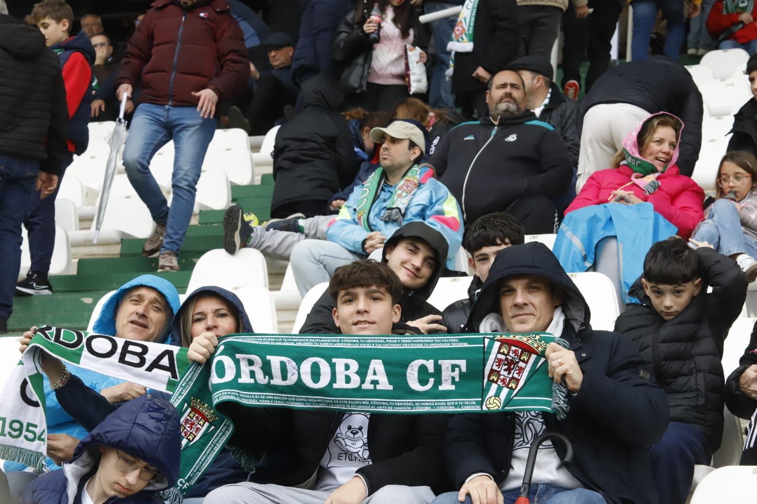 Córdoba CF-Racing de Santander | Las imágenes de la afición blanquiverde en El Arcángel