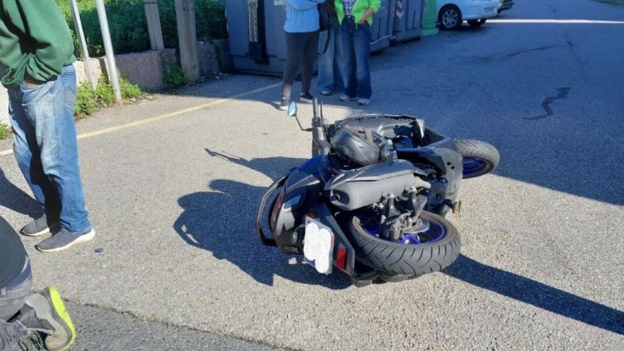 Aparatoso choque en Cangas y contra una moto en Meira  | FDV