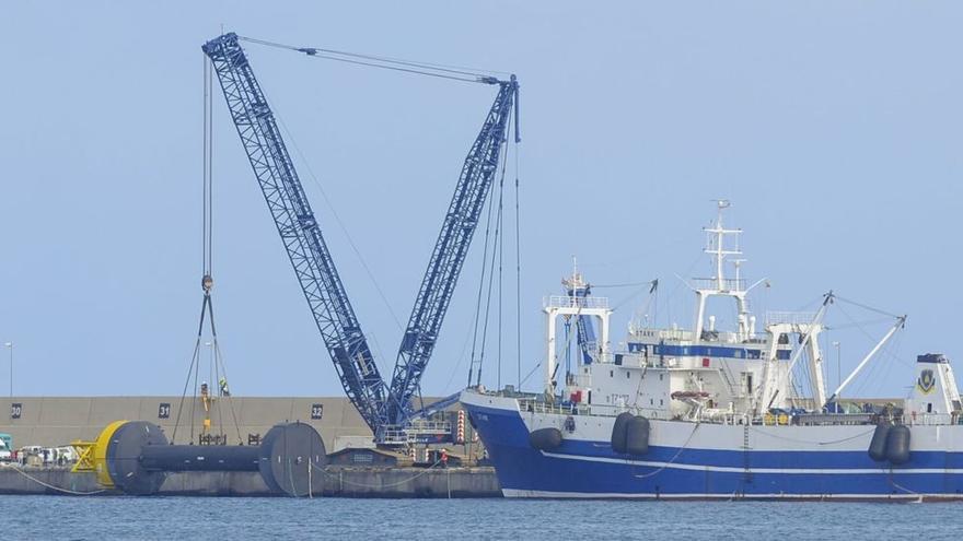 Botadura del dispositivo respaldado por Wedge Global en el Puerto de Las Palmas, antes de ser trasladado a la Plocan en 2014.