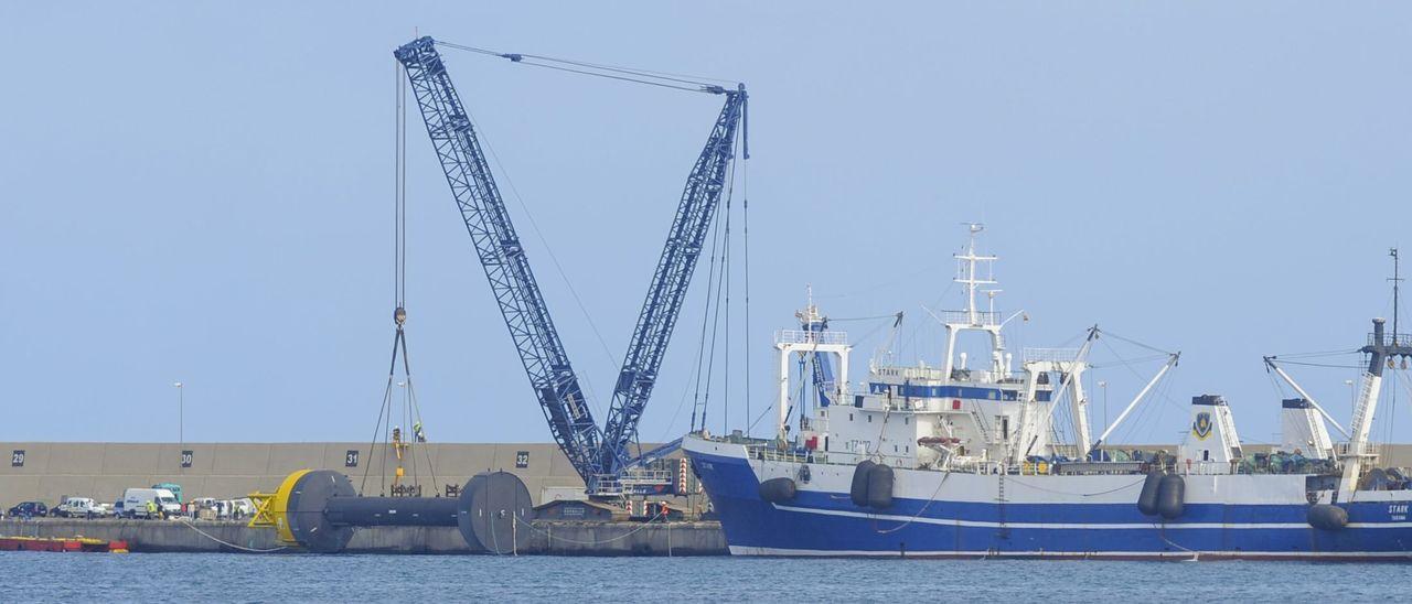 Botadura del dispositivo respaldado por Wedge Global en el Puerto de Las Palmas, antes de ser trasladado a la Plocan en 2014.