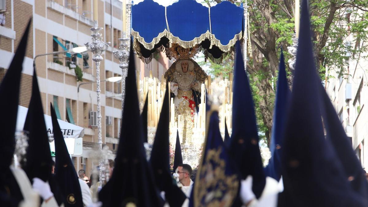 La Virgen de la Estrella durante su estación de penitencia.