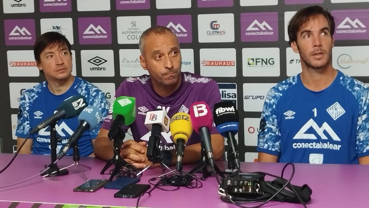 Chaguinha, Antonio Vadillo y Carlos Barrón, en la rueda de prensa previa al partido en Santa Coloma.