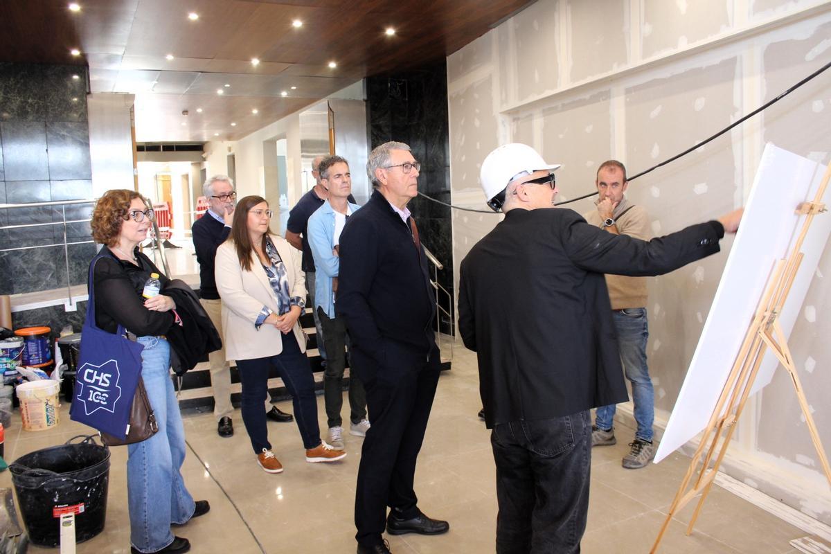El presidente de la CHS, Mario Urrea, visita los avances en las obras para la musealización de la Casa del Agua.