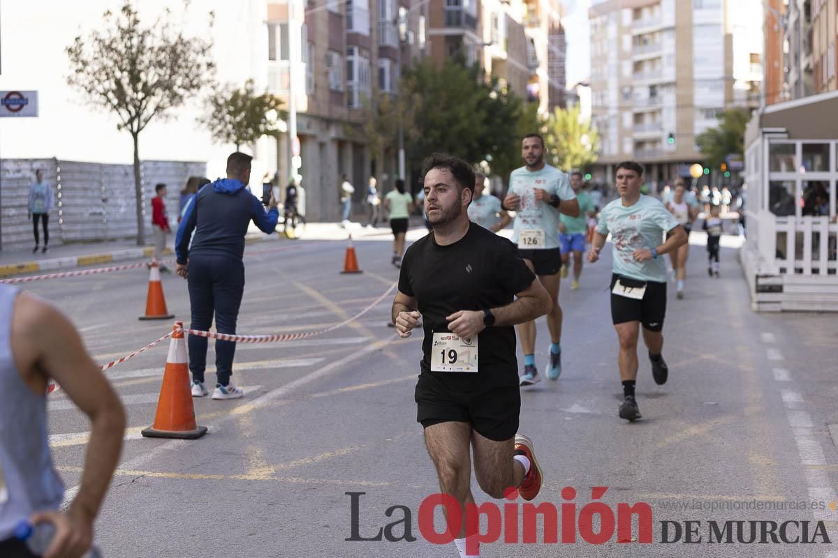 Carrera '10K Assota por ti' en Caravaca (salida y giro primera vuelta)