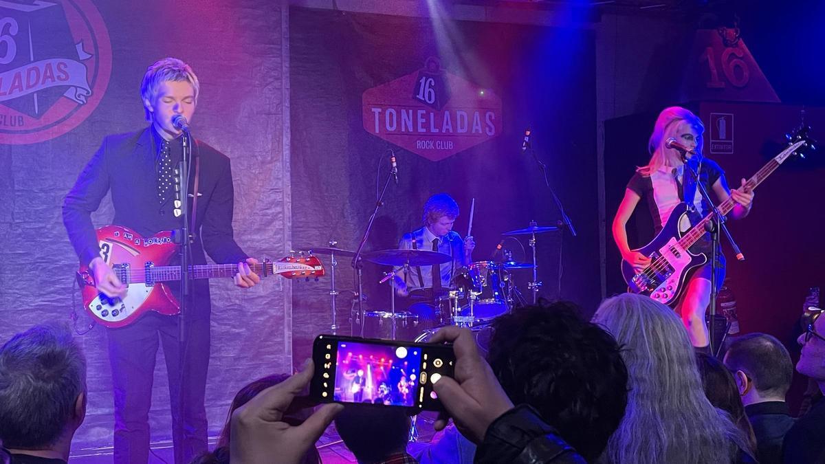 The Molotovs en 16 Toneladas.