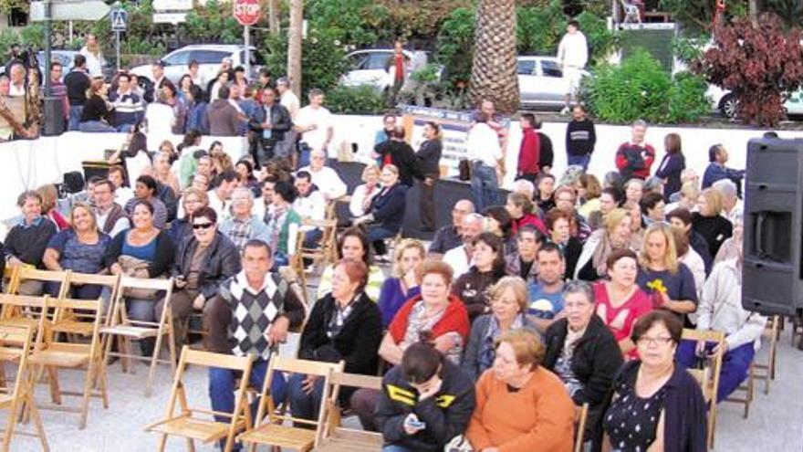 Los responsables políticos y científicos trataron de tranquilizar a la población.