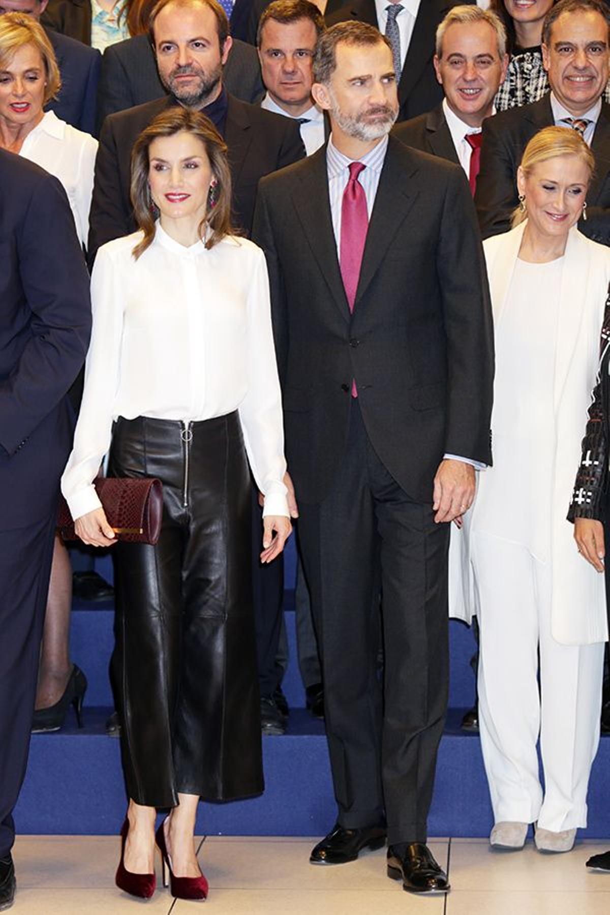 Los Reyes, don Felipe y doña Letizia, junto a los directivos de Grupo Zeta