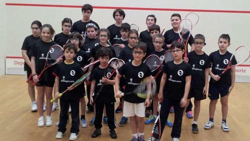 Alumnos de la academia de squash.