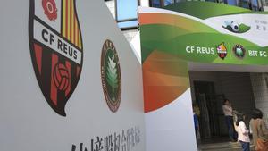 GRA143. PEKÍN, 06/04/2017.- El Reus, equipo de la segunda división española, oficializó hoy la compra del 29 % de las acciones del club chino BIT FC, con lo que se convierte en el primer conjunto extranjero en controlar una parte relevante del accionariado de una escuadra del gigante asiático. El BIT, siglas de Beijing Institute of Technology, universidad pekinesa en la que se fundó en 2000 y donde juega sus partidos, se convirtió en 2006 en el primer combinado compuesto por estudiantes universitarios en ganar la China League Two (CL2, equivalente a la Segunda B española) y ascender a la China League One (CL1), la segunda categoría del fútbol chino. EFE/Víctor Escribano