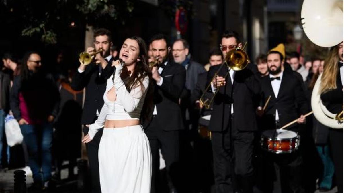 Un momento de la actuación de Amaia en 'La Revuelta'