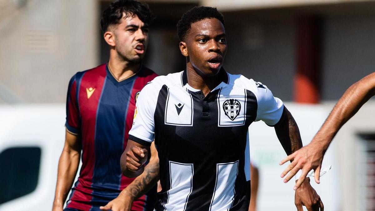 Musonda ya jugó en el amistoso a puerta cerrada que ganó el primer equipo ante el filial.