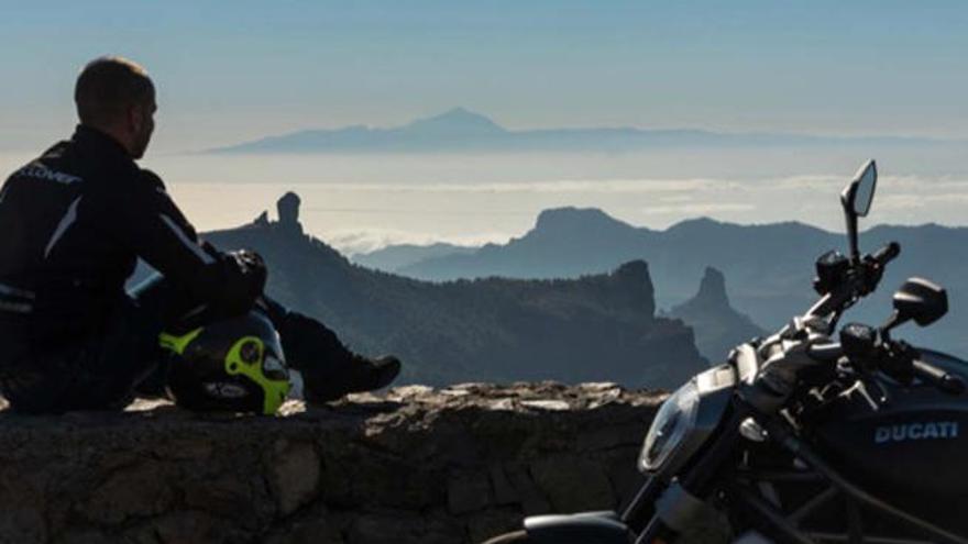 Una revista de motos italiana publica un reportaje sobre la diversidad natural de Gran Canaria