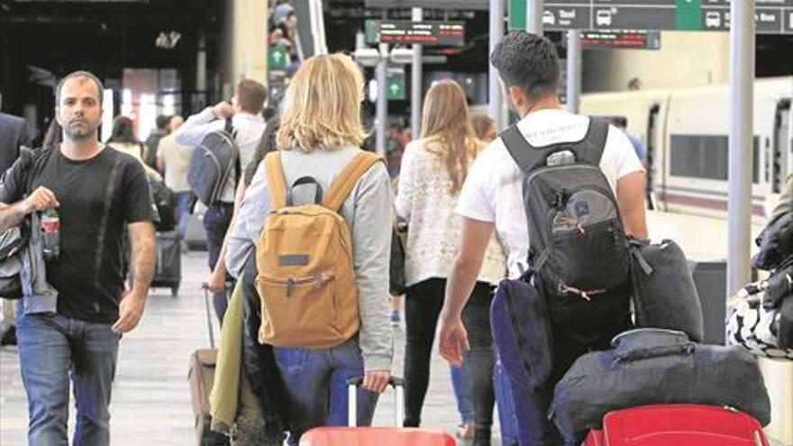 Los emigrantes que regresan a Castellón aumentan un 34% y rozan los 400 al año