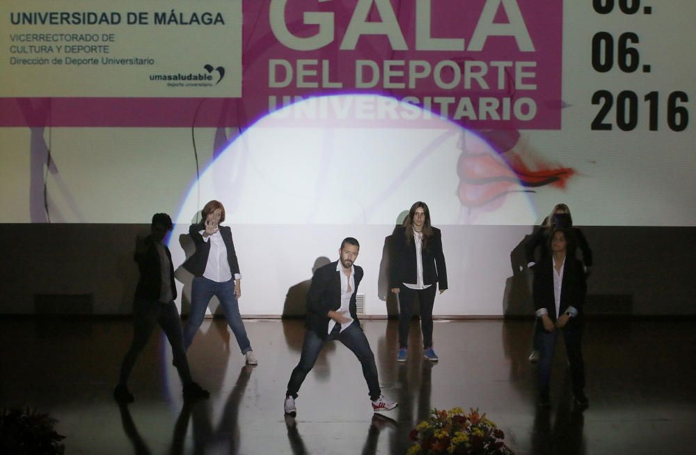 La UMA ha celebrado su tradicional Gala del Deporte, en la que ha premiado a la judoca Carmen Herrera, el capitán del UMA Antequera de fútbol-sala 'Tete', el mecenas del deporte malagueño Manolo Rincón, la jugadora del Clínicas Rincón, Paula Valdivia y el nadador Marcos Rodríguez Mesa.