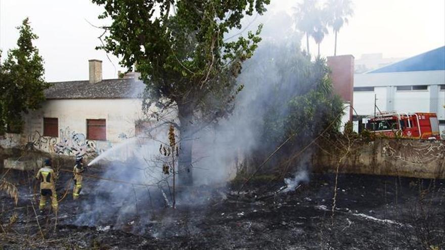 Un incendio de pastos amenaza el Juancho Pérez