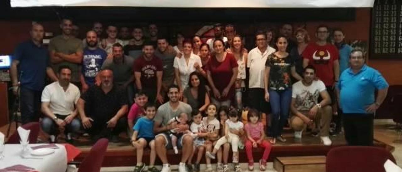 Manuel Bleda, con todos los familiares y amigos que le rindieron homenaje.