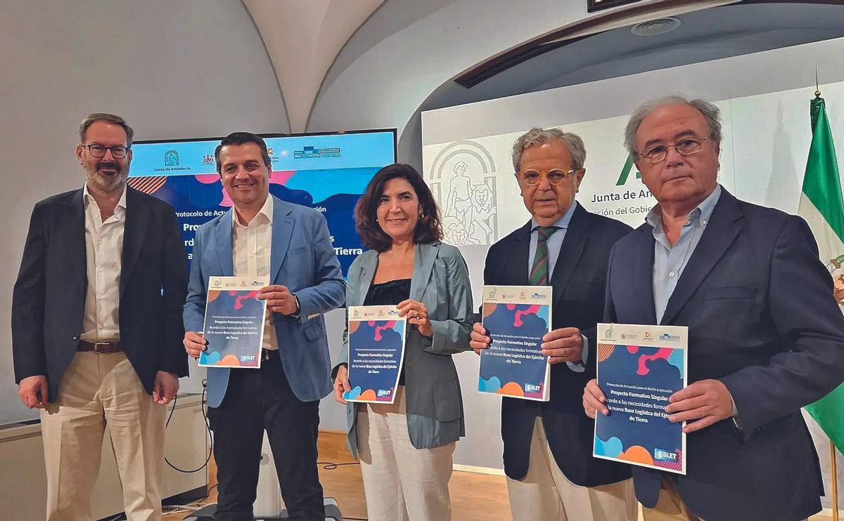 Autoridades autonómicas, provinciales y municipales presentan el proyecto singular BLET, de formación profesional vinculada a la Base Logística de Córdoba.