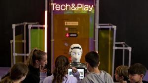 Niños y niñas en la Tech&Play de Barcelona