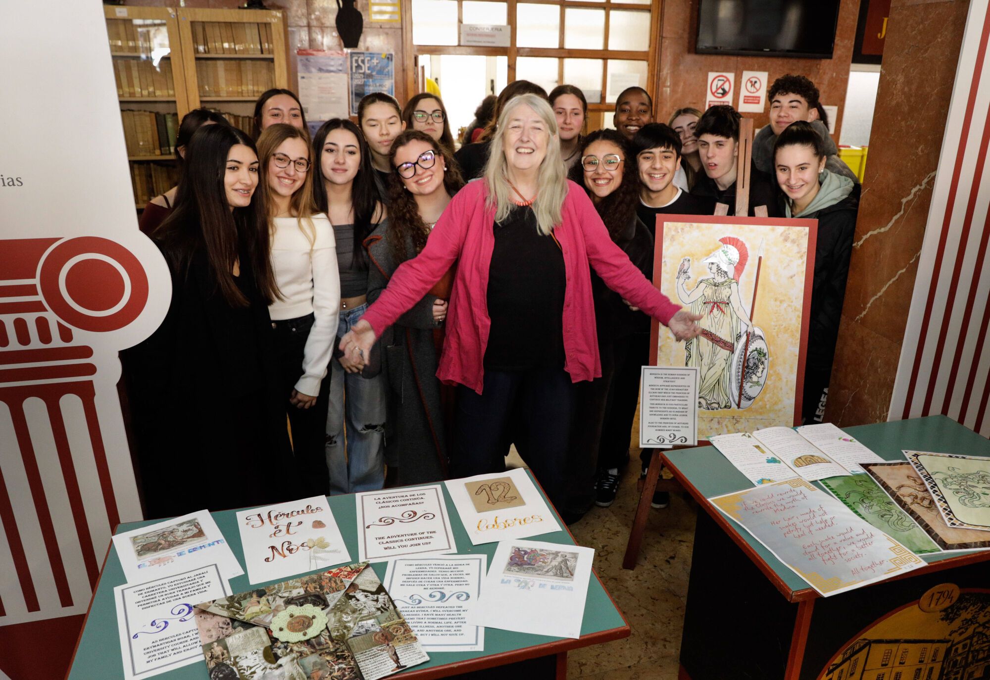 EN IMÁGENES: La "amazona" Mary Beard fascinada en su encuentro con estudiantes en Gijón: "A Nerón le habrían encantado las redes sociales"