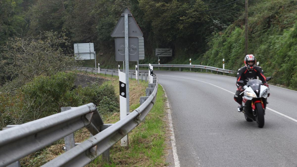 La DGT da la razón a los motirstas sin multas: ahora podrán ir por este lado de la carretera sin ser multados